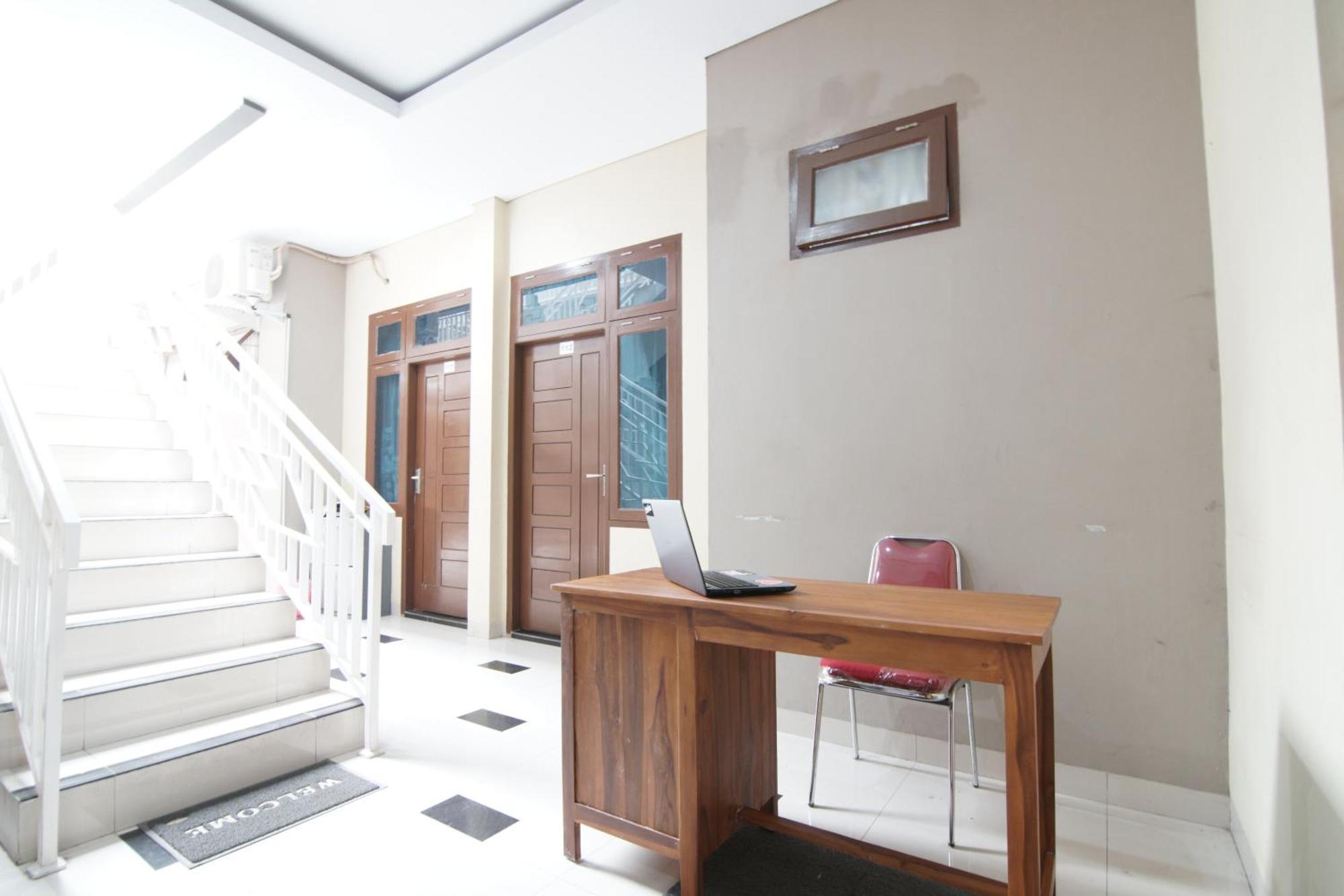 Spot On 93428 Pinus Jaya Syariahneartaman Amaryllis 2*